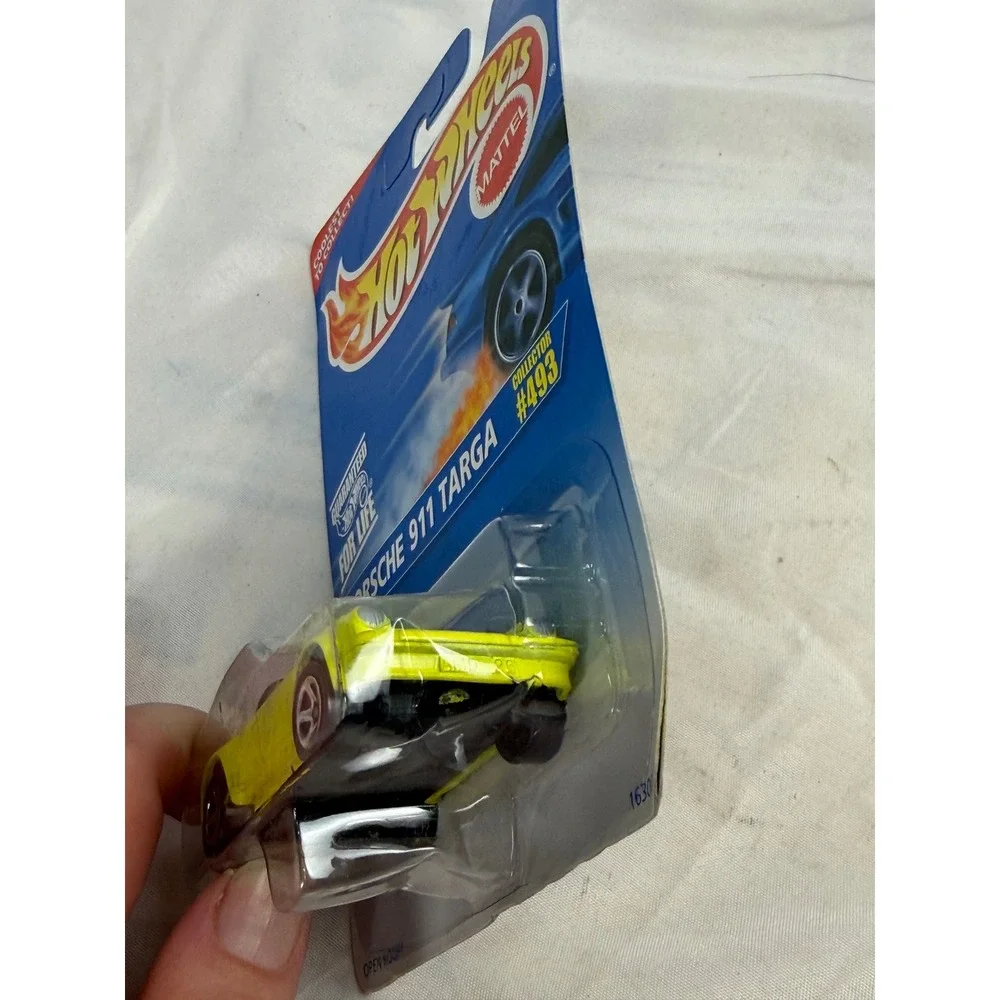 Hot Wheels Porsche 911 Targa Yellow Collector 493 Vintage 1996 Diecast Car 16300
